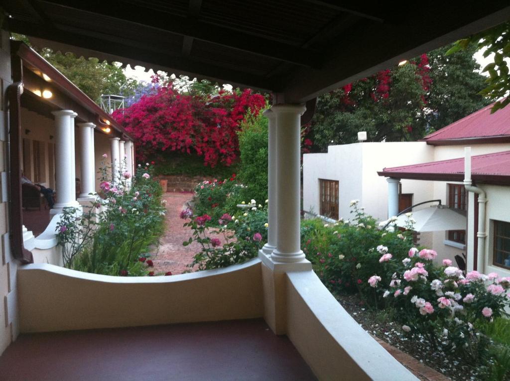 Melvin Residence Guest House Pretoria-Noord Esterno foto