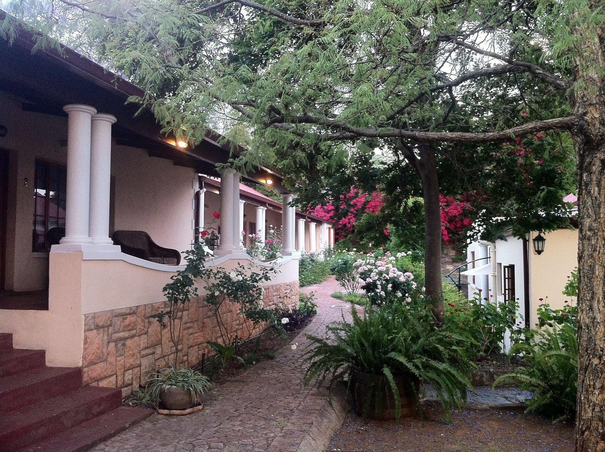 Melvin Residence Guest House Pretoria-Noord Esterno foto